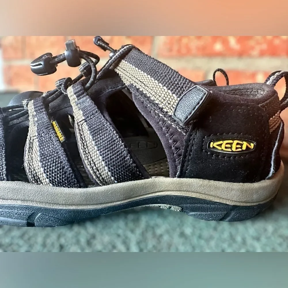 Keen H2 Newport Hard Toe Washable Sandals Size 4 Big Kids